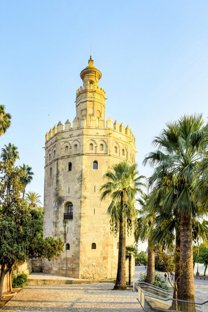 산티아고 순례길 자전거 여행. Torre Del Oro De Sevilla