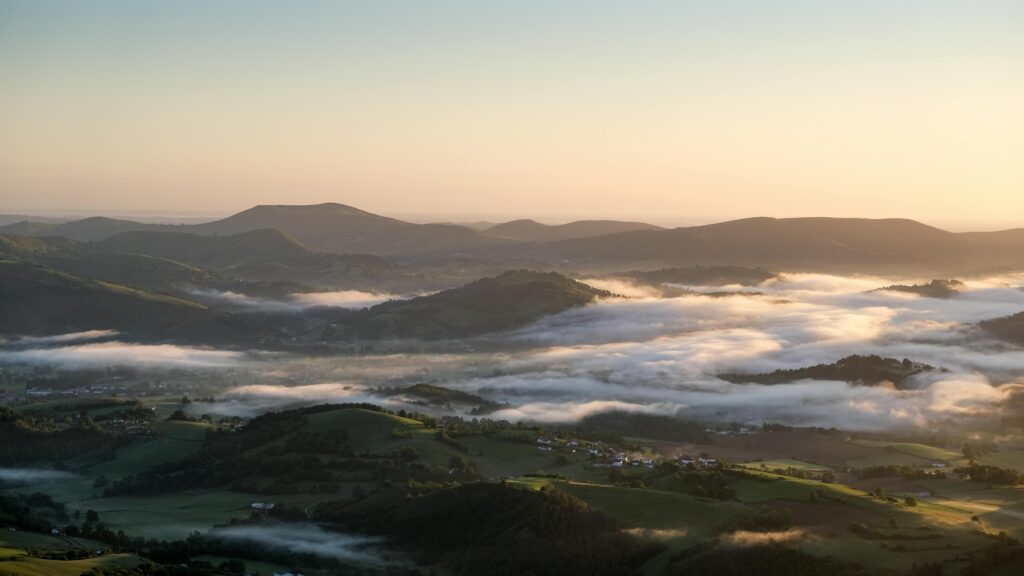 산티아고 순례길 자전거 여행. Paisaje Pirineos