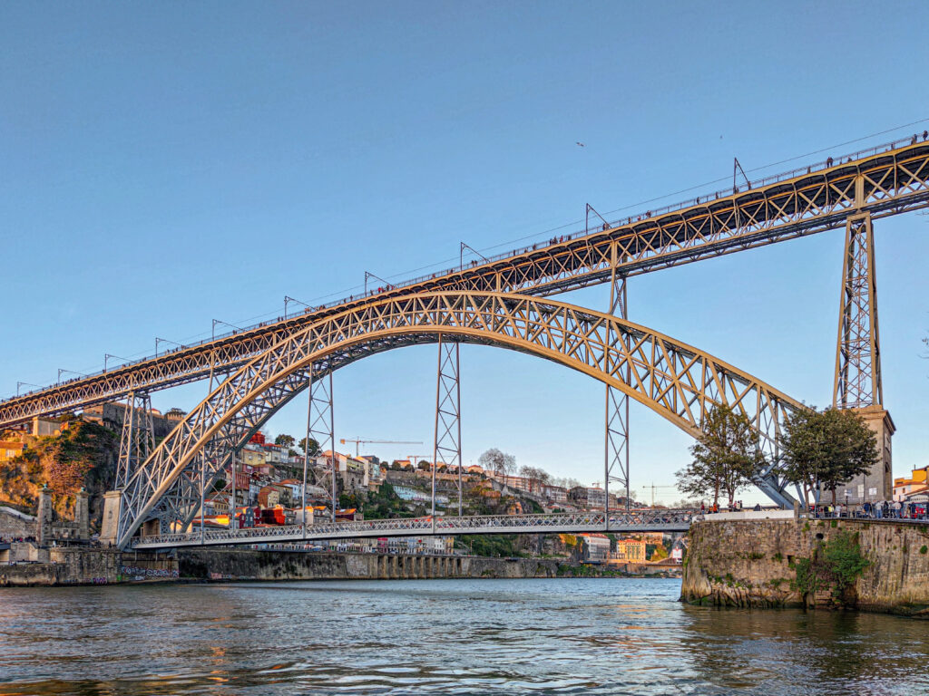 Porto Bridge From Low Angle | Noleggio Biciclette Per Il Cammino Di Santiago | Tournride